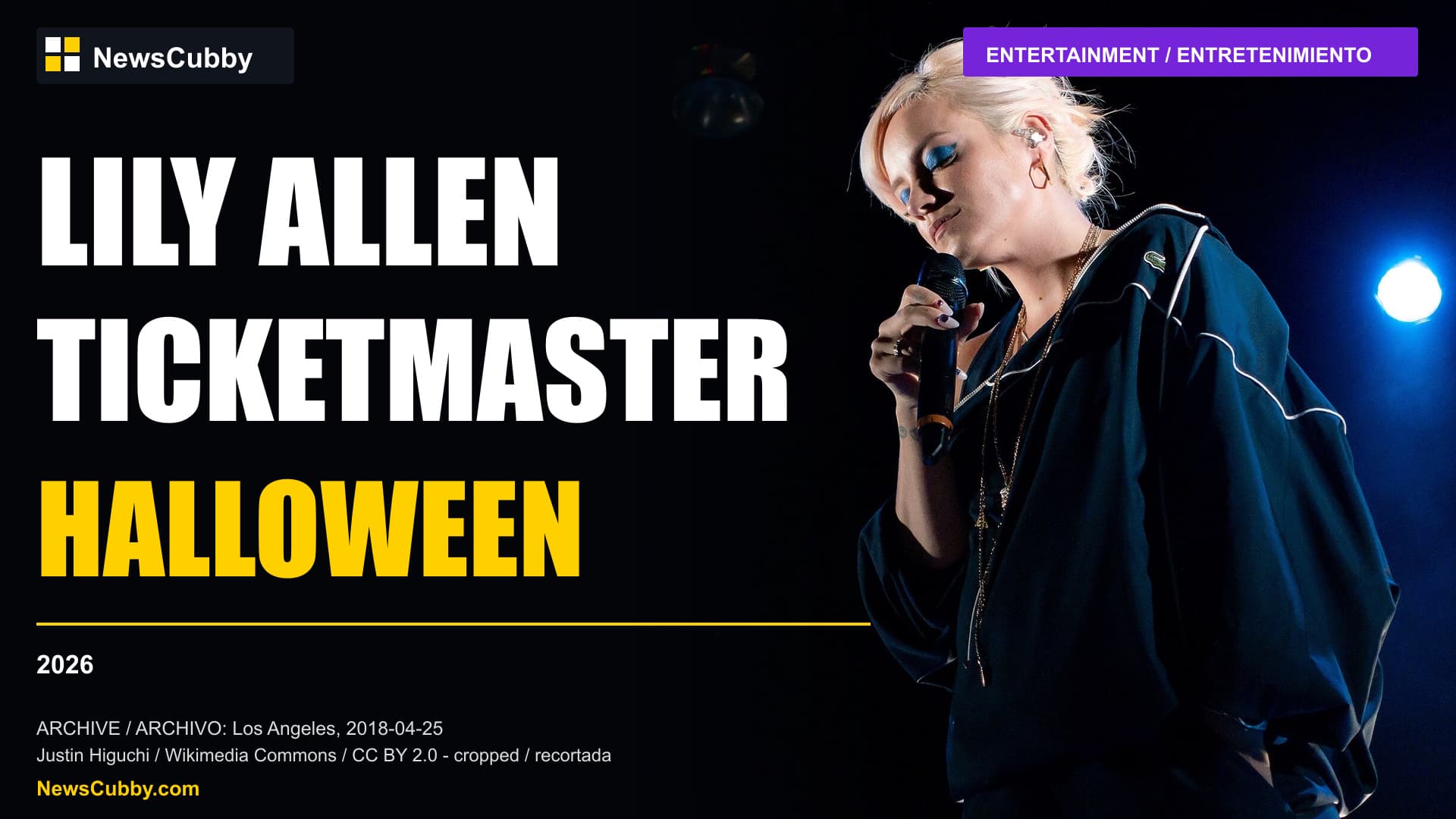 Foto de archivo de Lily Allen actuando en el El Rey Theatre de Los Ángeles en 2018, con un titular de NewsCubby sobre su disfraz de Halloween inspirado en Ticketmaster.