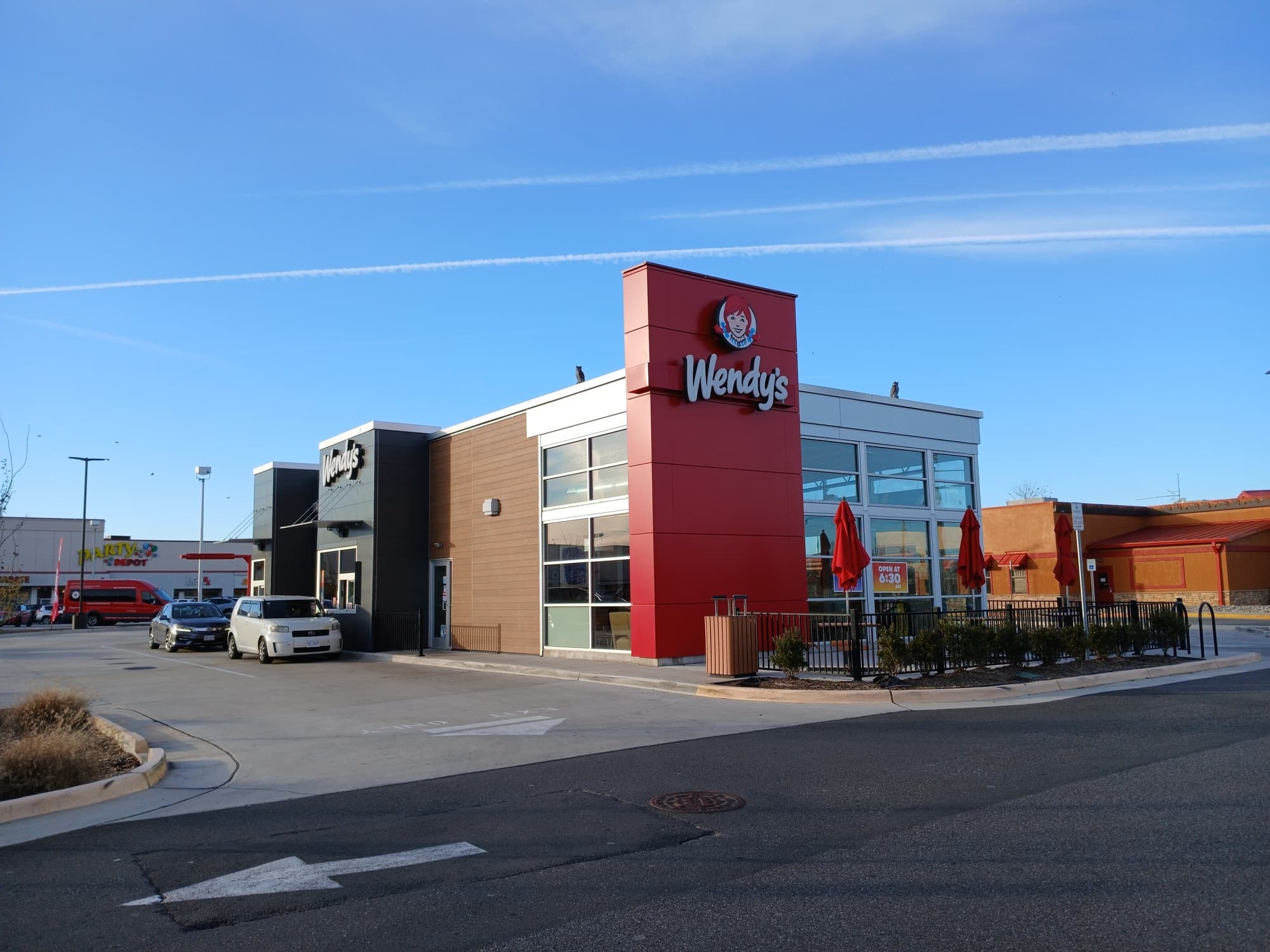 Exterior de un restaurante Wendy's en Groveton, Virginia, fotografiado en diciembre de 2024.